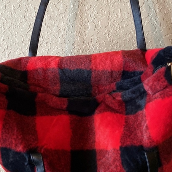 Faux Fur Black and Red Buffalo Plaid Zipper Tote Bag - Picture 10 of 13